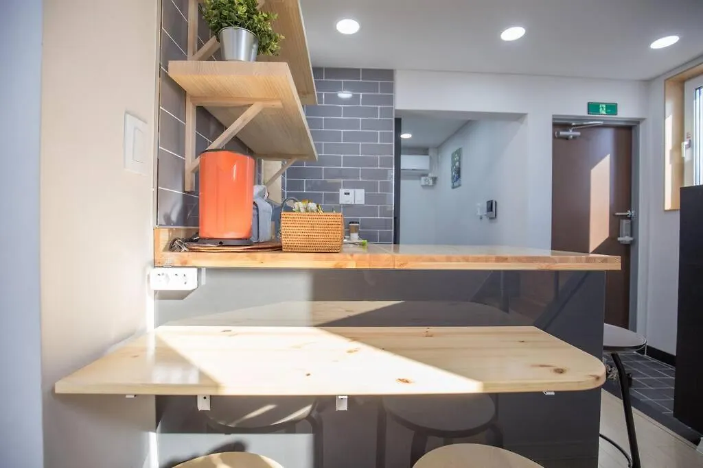 Apartamento 3R+2Baths/ Ewha / Sogang / Near Shinchon & Hongdae Seúl 0*,  Corea del Sur